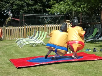 Combat de sumos — JUBIN Location